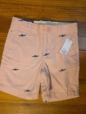 NWT GAP Peach Shorts with Navy Shark Prints Size 3T